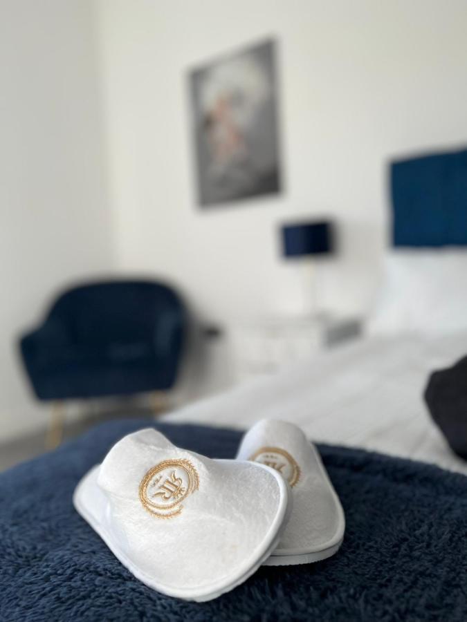 Luxury In Centre Apartment